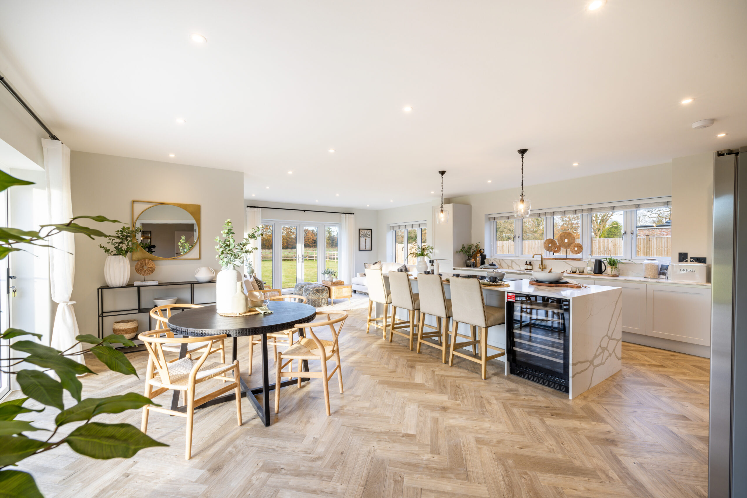 How to Choose the Right Estate Agent When Selling Your Home | Expert Guide